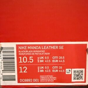 Nike Manoa Leather SE in Black and Gunsmoke